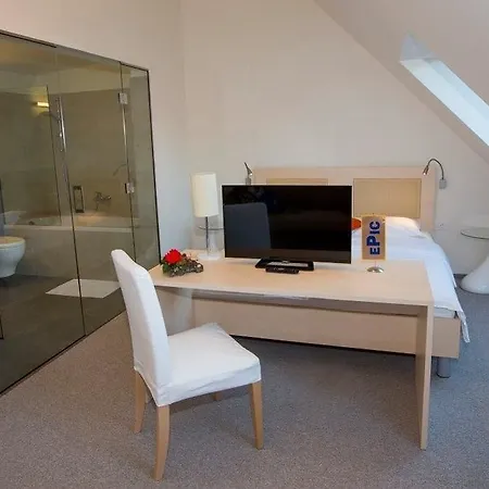 Art 3* ليوبليانا